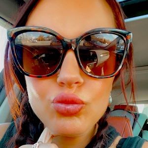 Meet your Posher, Laurel